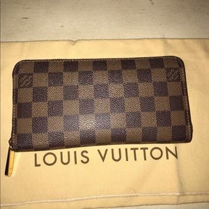 Louis Vuitton Damier Ebene Zippy Wallet