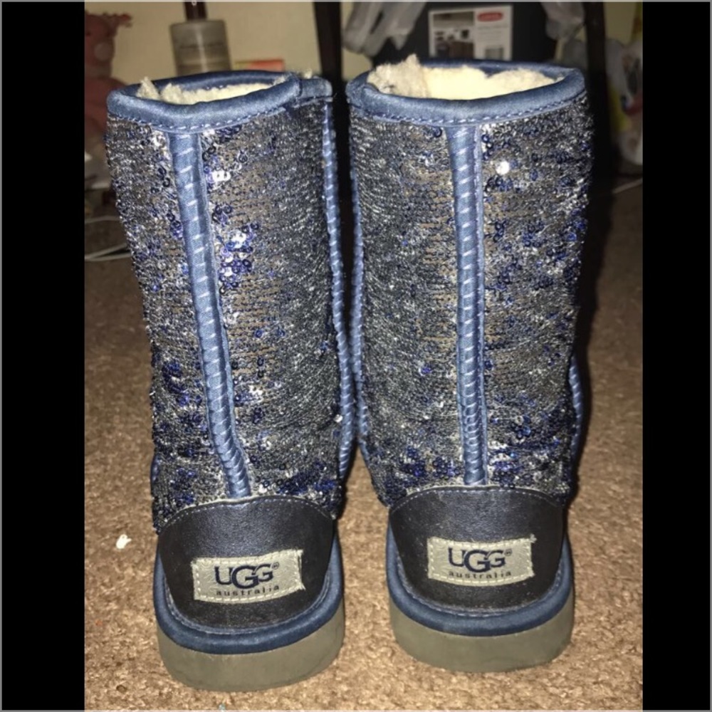 UGG boots- sequence (color changing)