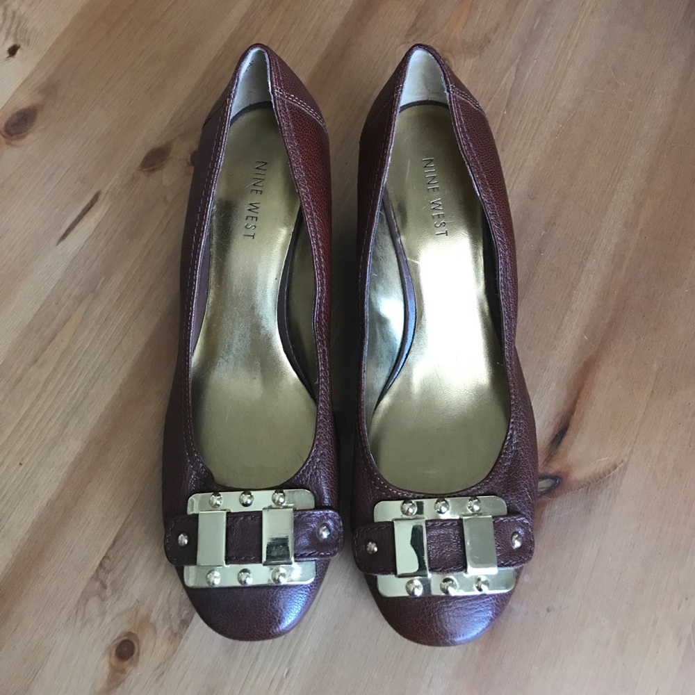 Nine West 7.5 brown wedges with buckle