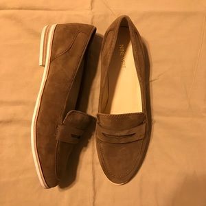 Nine West tan suede loafers