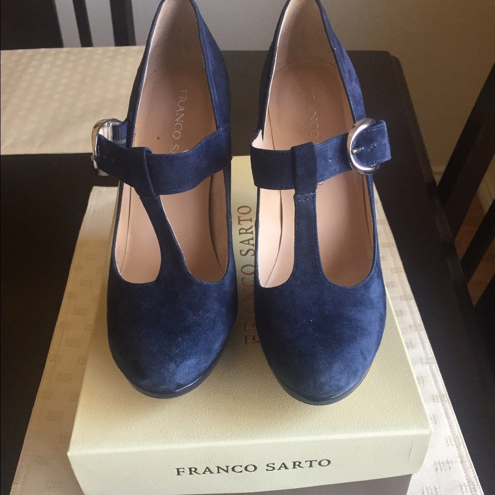 😍Beautiful Blue Suede Franco Sarto Heels 🎉