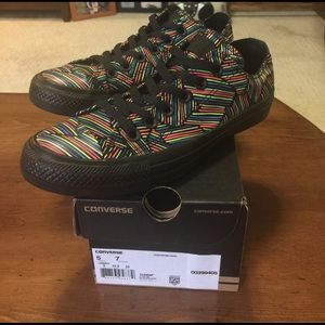 🎊🎊🎊1 DAY SALE🎉🎉Black multicolored converse