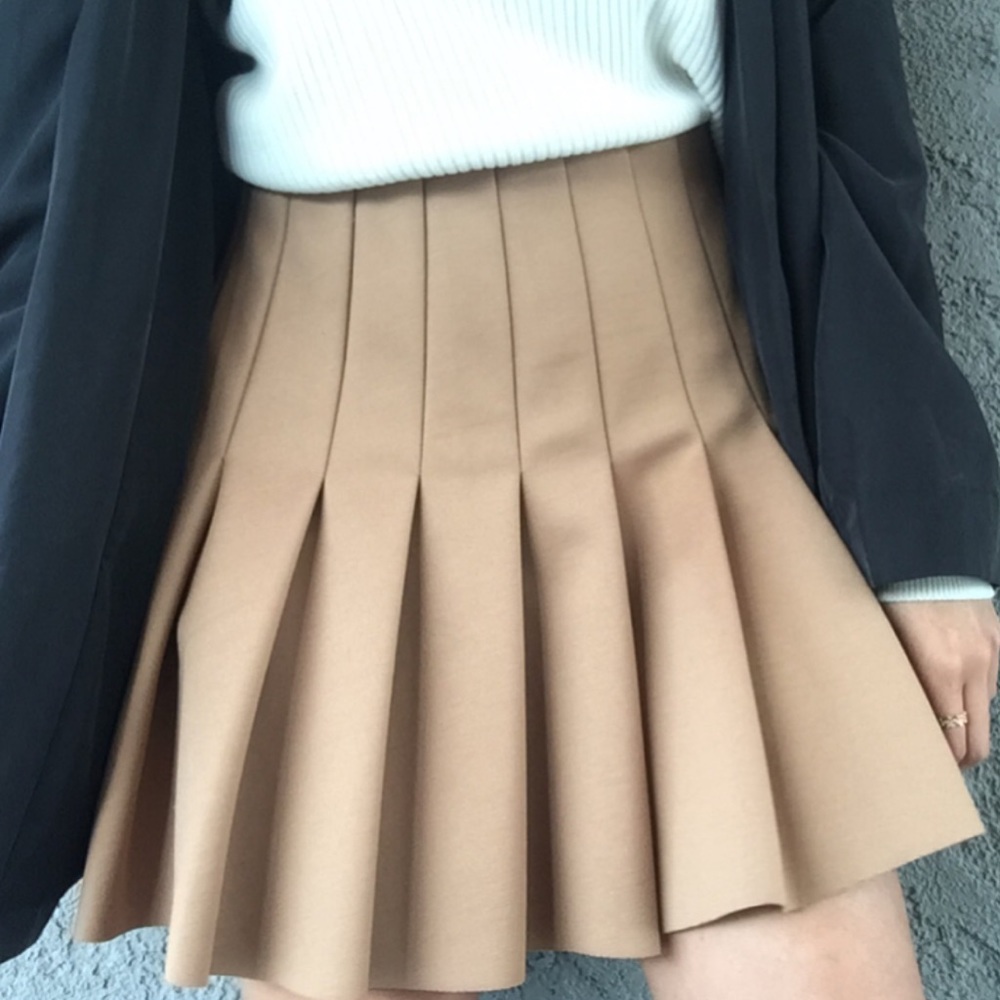 Knife pleated nude skirt