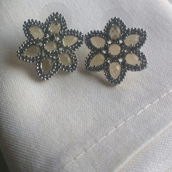 Kendra Scott Polly Stud earrings - Picture 1 of 4