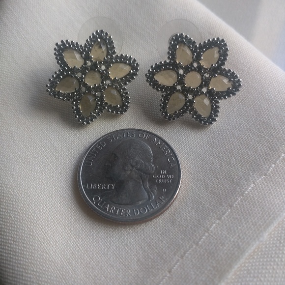 Kendra Scott Polly Stud earrings - Picture 2 of 4