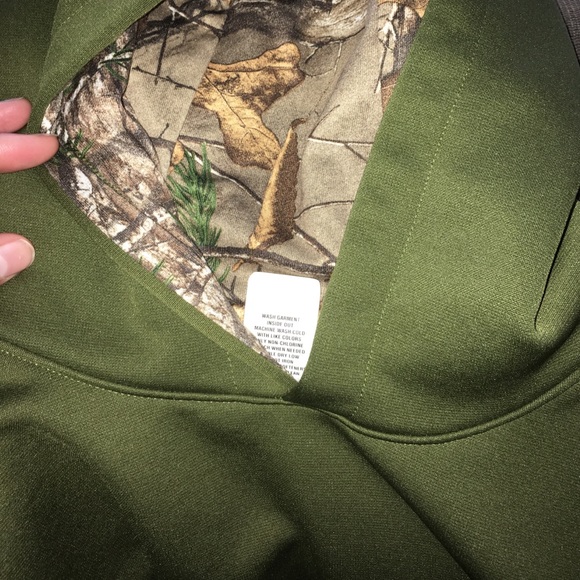 Youth XL Under Armour Hoodie! - Picture 3 of 4