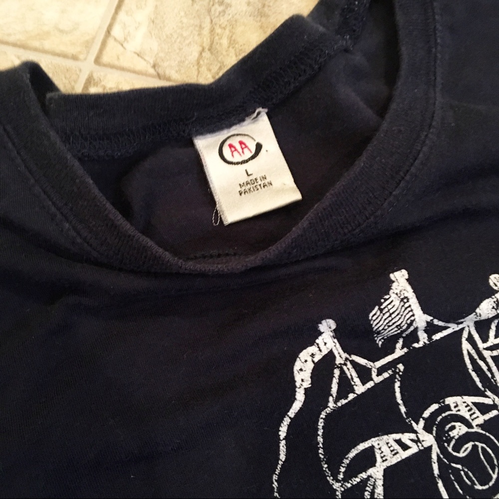 NAVY Tee - Picture 4 of 6