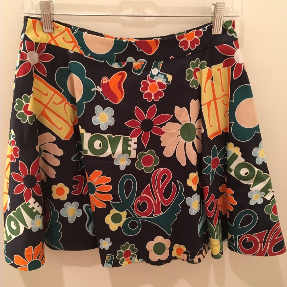 NWT Love Moschino love size 4 skater skirt