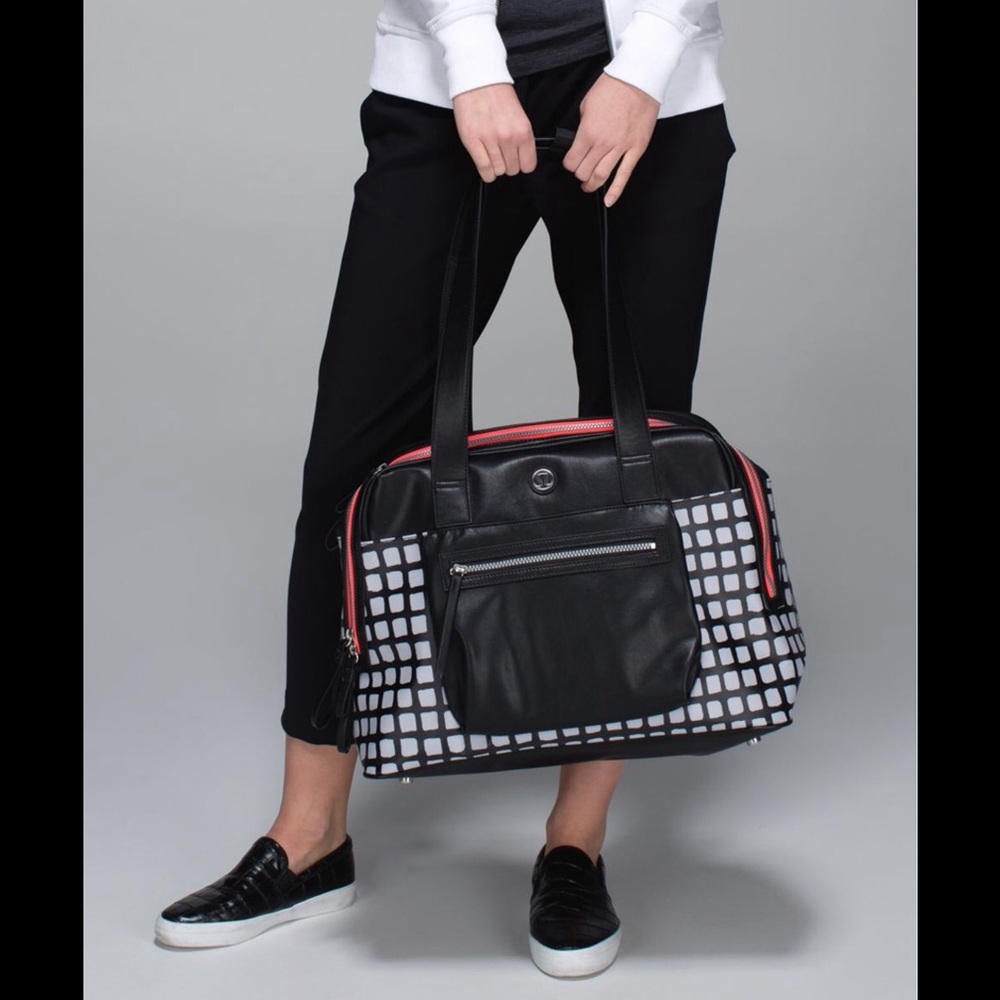 ⚡️sale⚡️Lululemon sweat and go gym /overnight bag