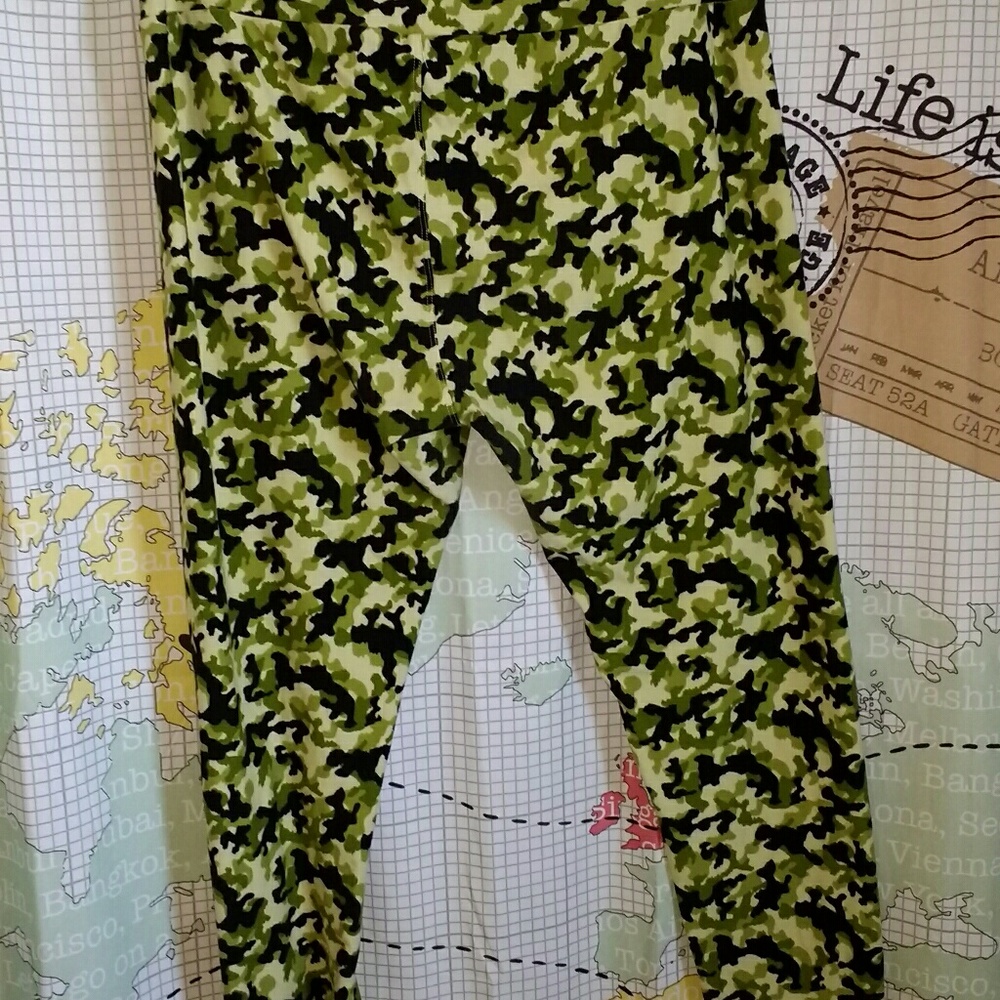 LulaRoe camo Leggings!