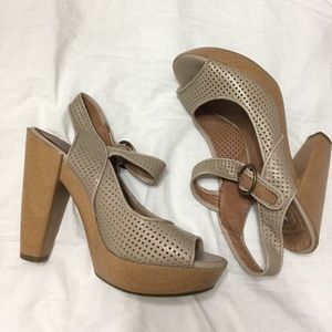 Listing for Lizzy Davis