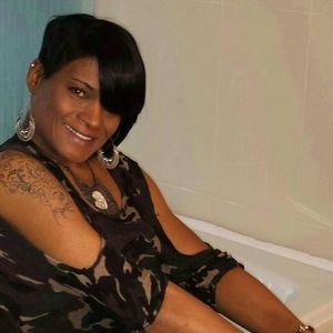 Meet your Posher, Flora