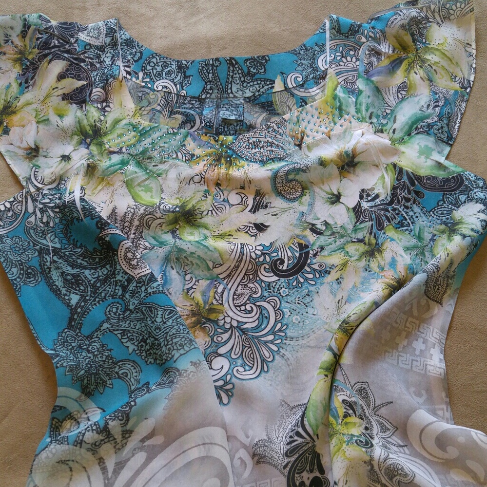 Floral blouse, capped sleeves, sparkles