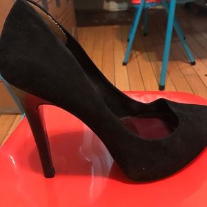Jessica Simpson Black Pumps