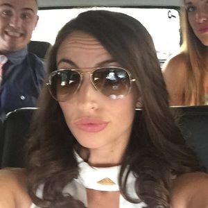 Meet your Posher, Candice