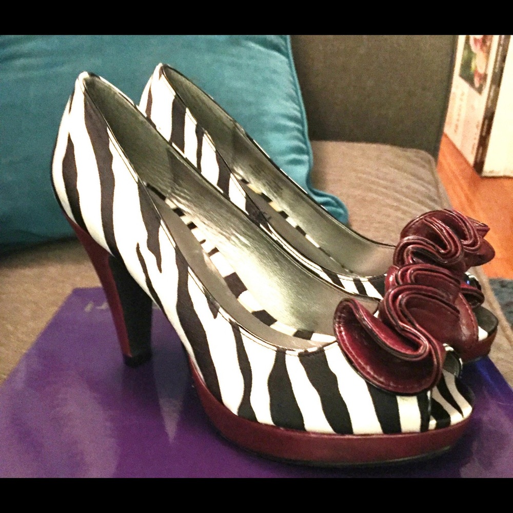 Madden Girl Karlla zebra print platforms w/box
