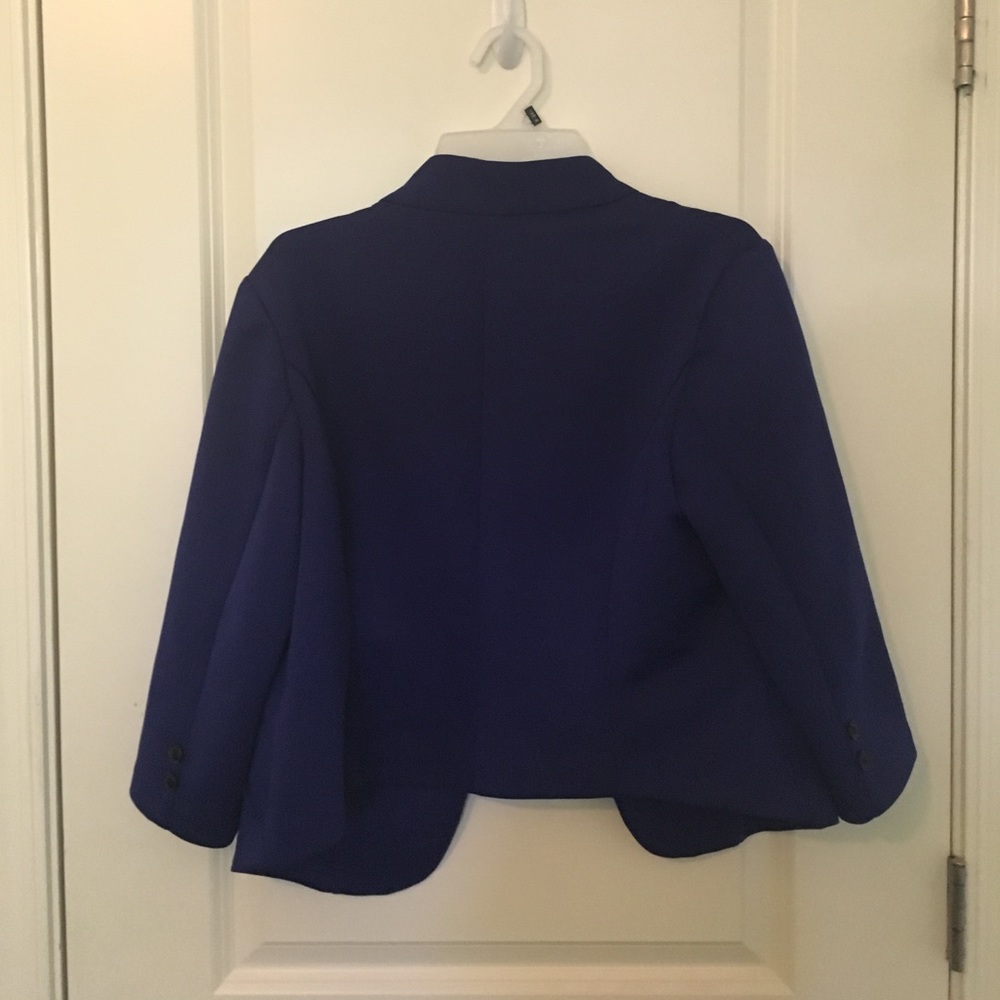 Open from blazer - Picture 3 of 5