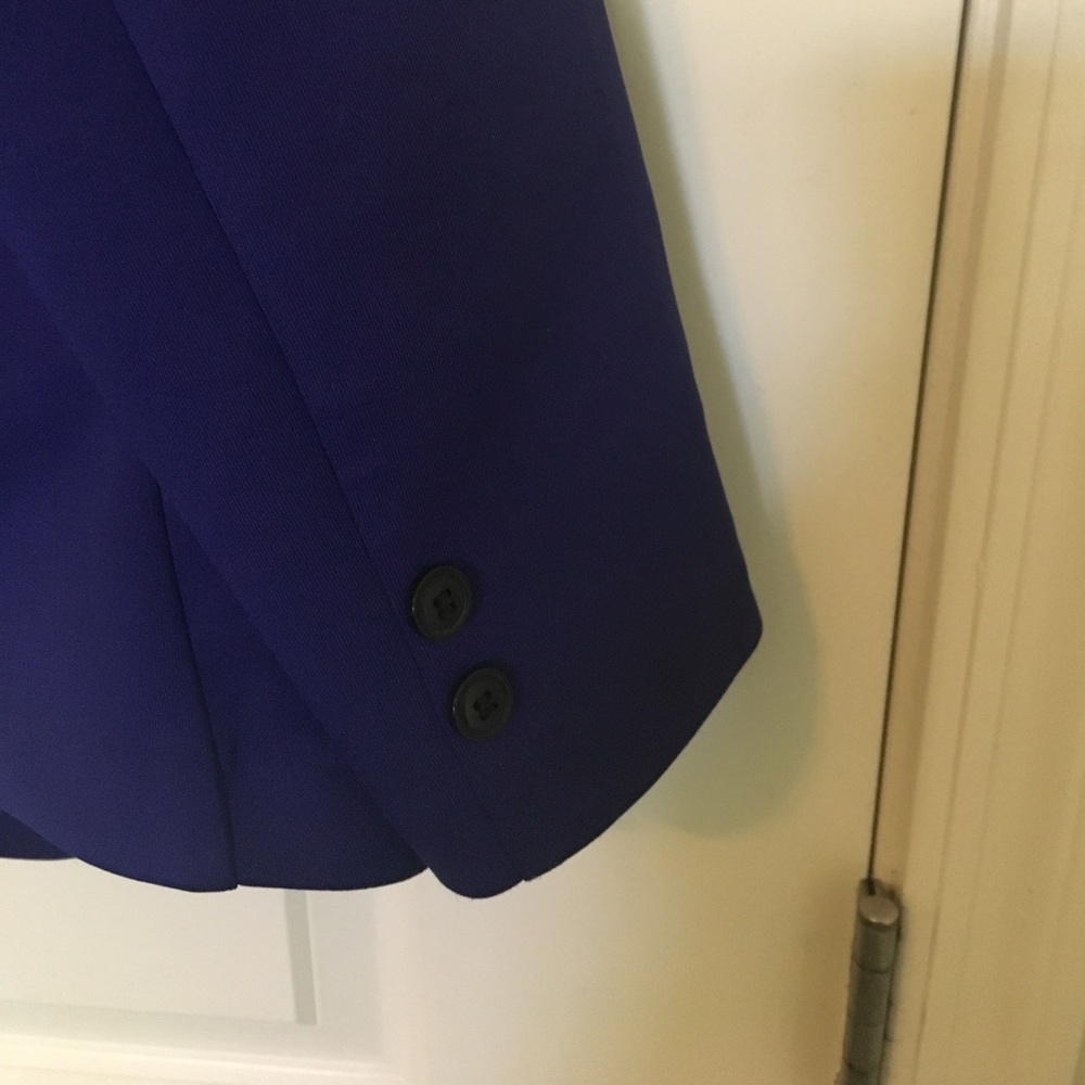 Open from blazer - Picture 4 of 5