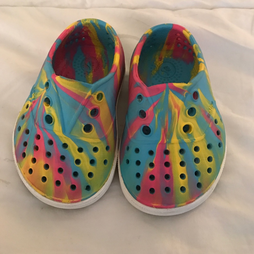 Native kids shoes size 4