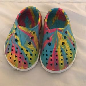 Native kids shoes size 4
