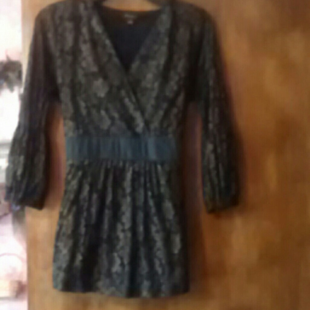 GORGEOUS Black & Gold blouse
