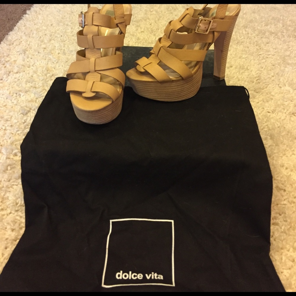 High  Dolce Vita sandals size 7 perfect condition