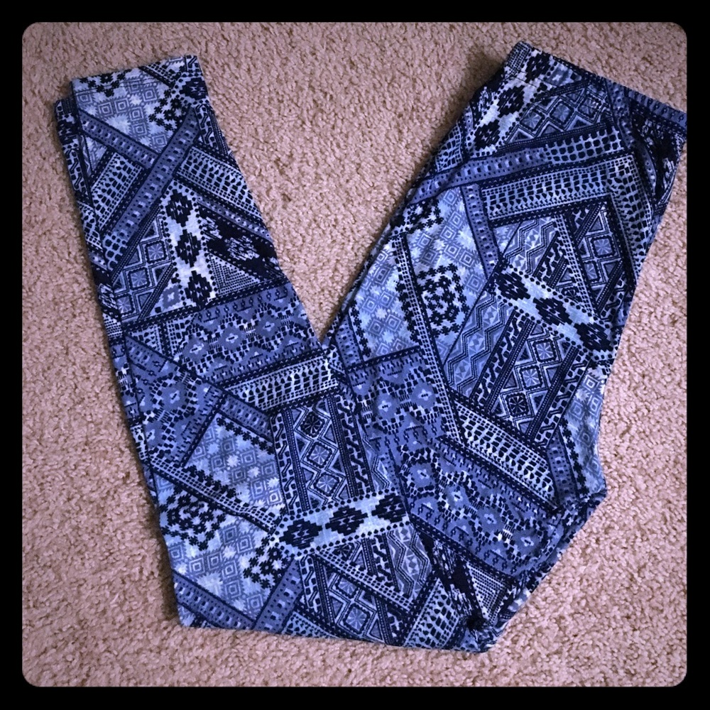 Os Butter soft blue maze leggings.