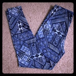 Os Butter soft blue maze leggings.