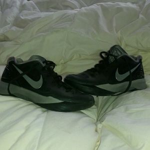 Black/silver nike hyperspike volleyball shoes!