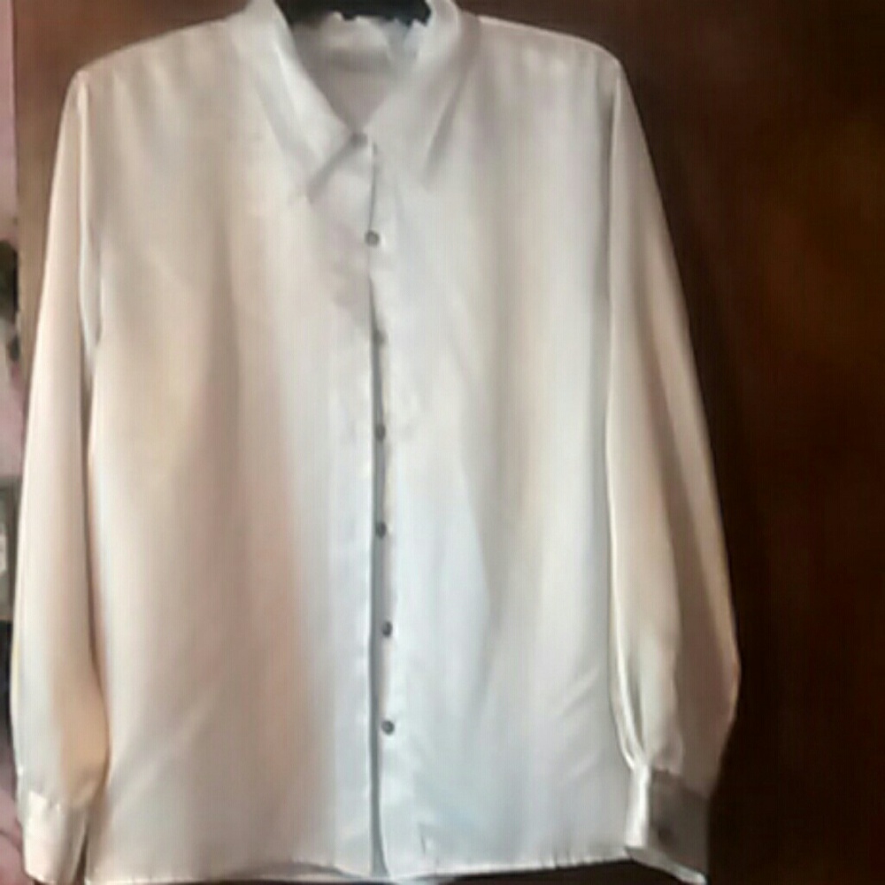 Beautiful button down long sleeve blouse