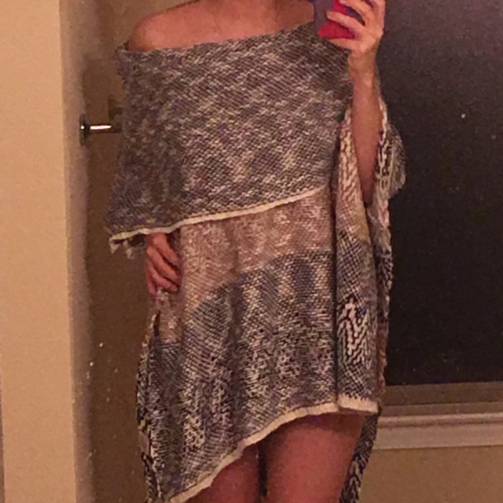 Adeline Clothing S/M Poncho