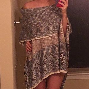 Adeline Clothing S/M Poncho