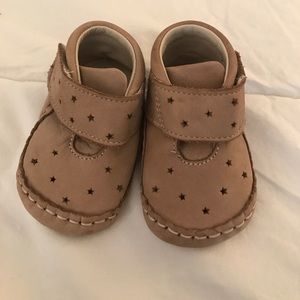Clarks suede baby shoes 3-6M