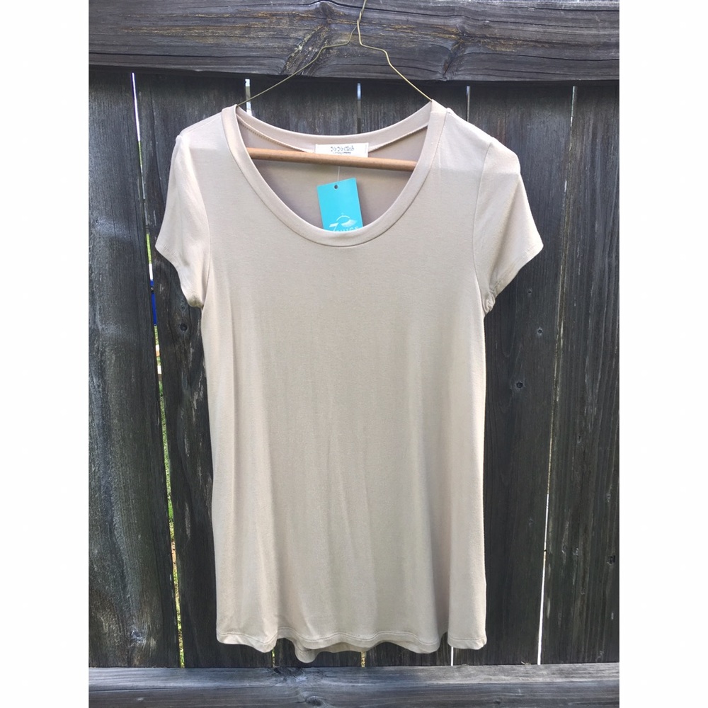 {khaki} tee