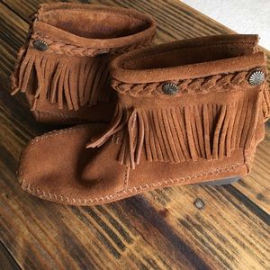 Minnetonka size 6 ankle fringe booties. Worn once!