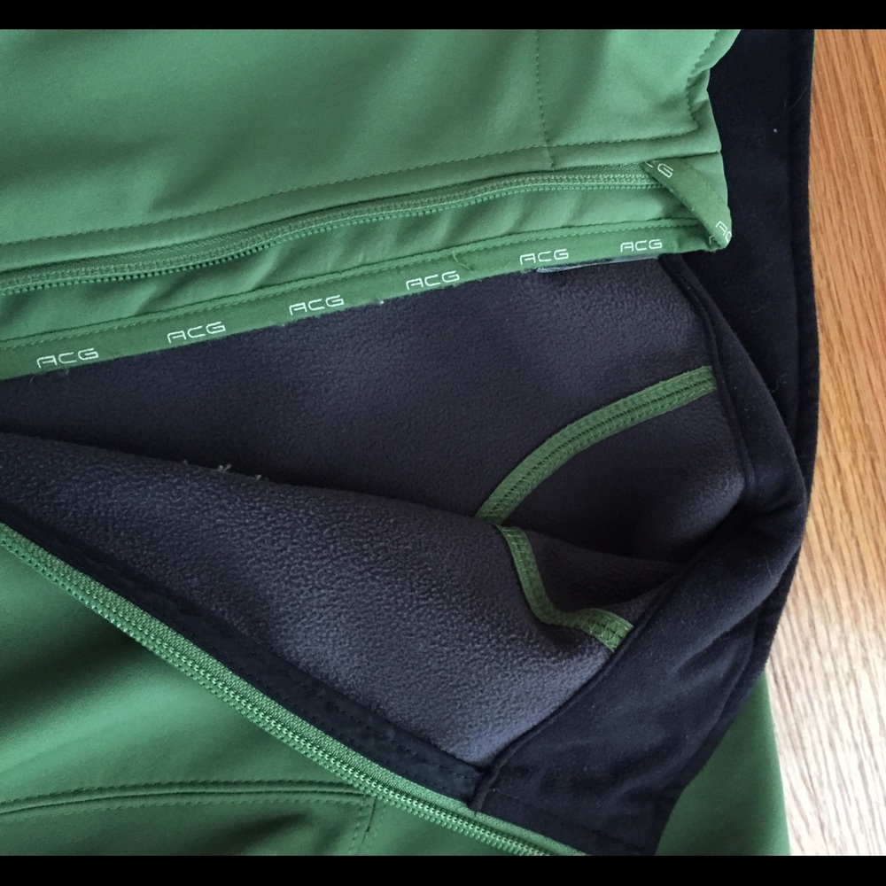 ACG Shell Jacket - Picture 2 of 2