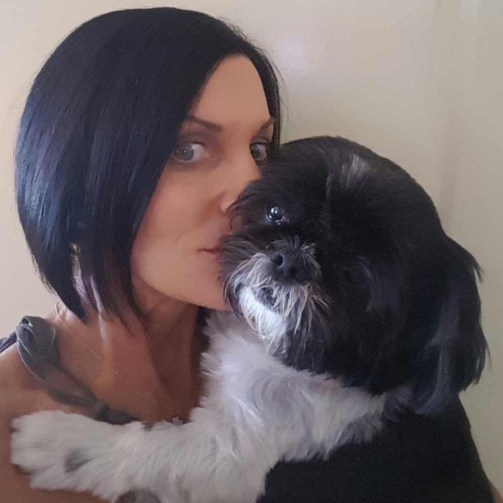 Meet your Posher, Carrie