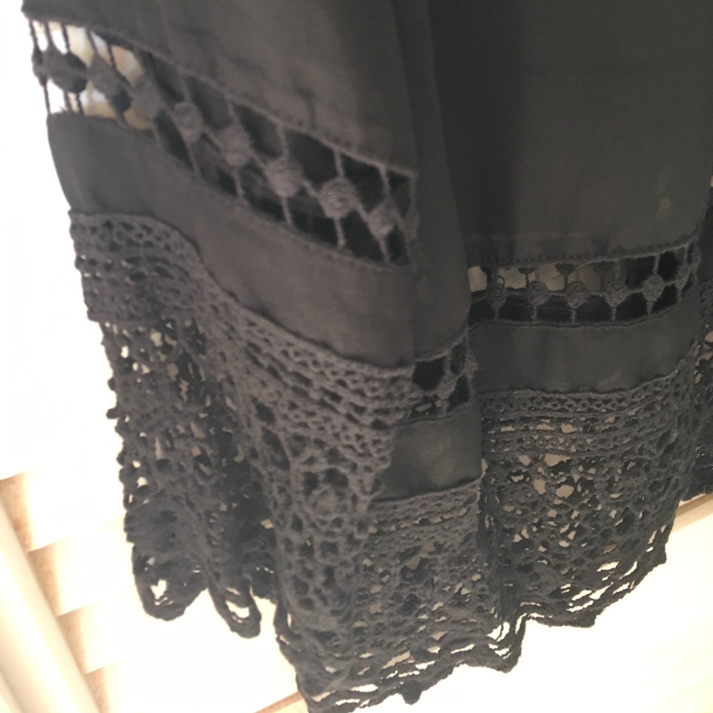 Black blouse with lace details - Picture 3 of 5