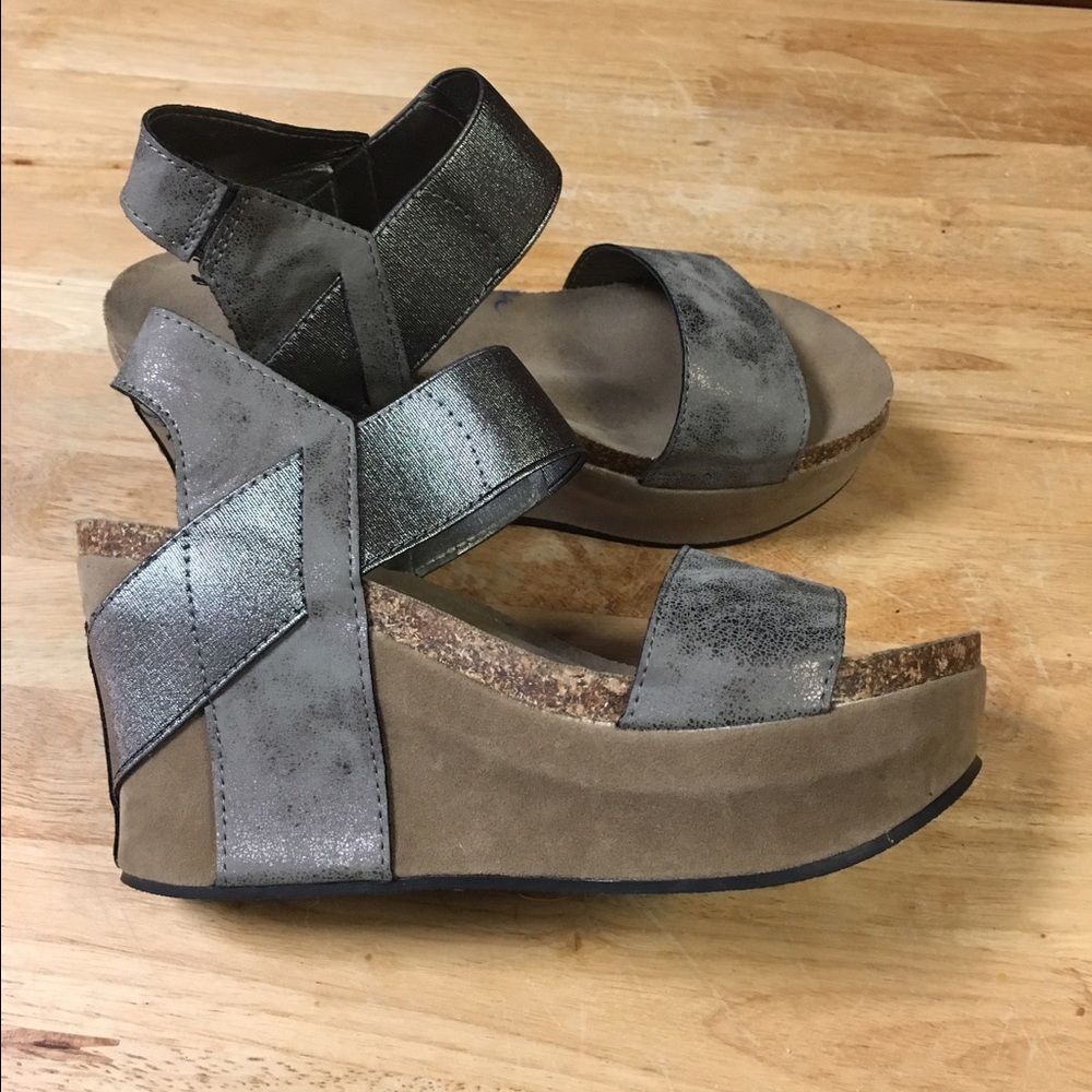 Pierre Dumas wedges