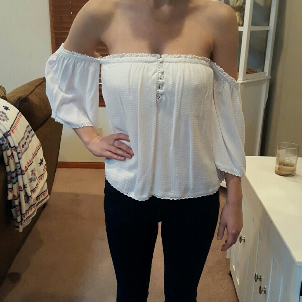 White O'neill off the shoulder crop top