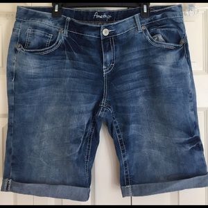 Bermuda jean shorts