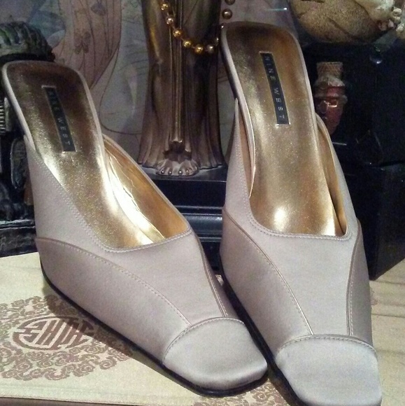 Beautiful Satin Fabric Mules - Picture 1 of 4