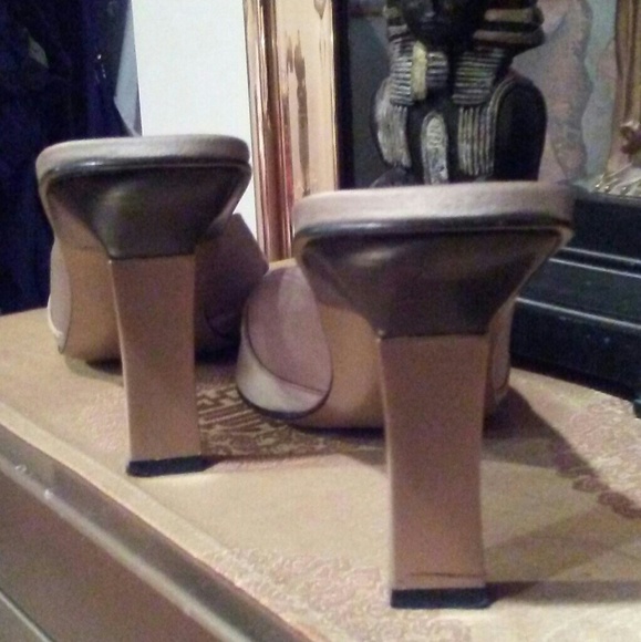 Beautiful Satin Fabric Mules - Picture 4 of 4