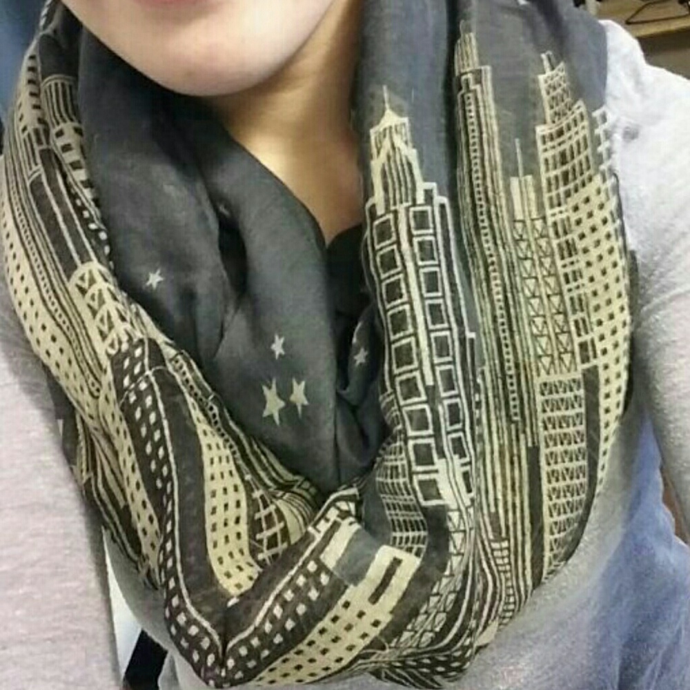 Skyline infinity scarf