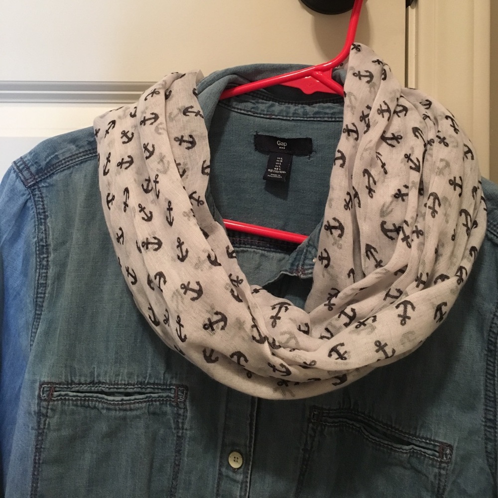 NWOT Adorable Anchor Scarf