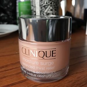 SOLD *** Clinique Moisture Surge BRAND NEW