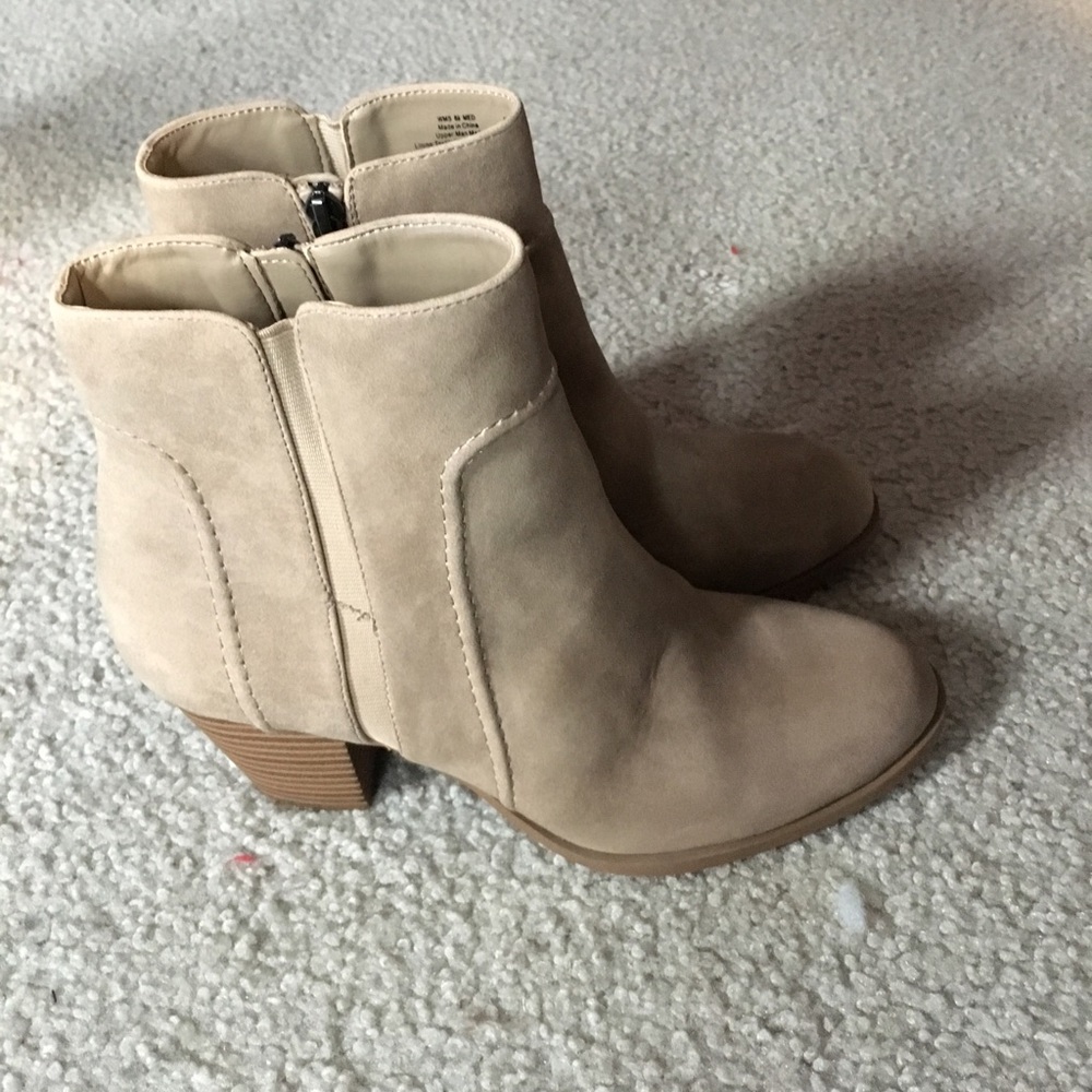 Brand New Vera Wang Pumps