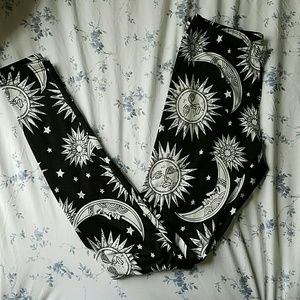 B&W Sun/Moon Leggings. size small