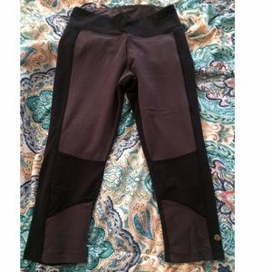 Ballys size small Capri leggings