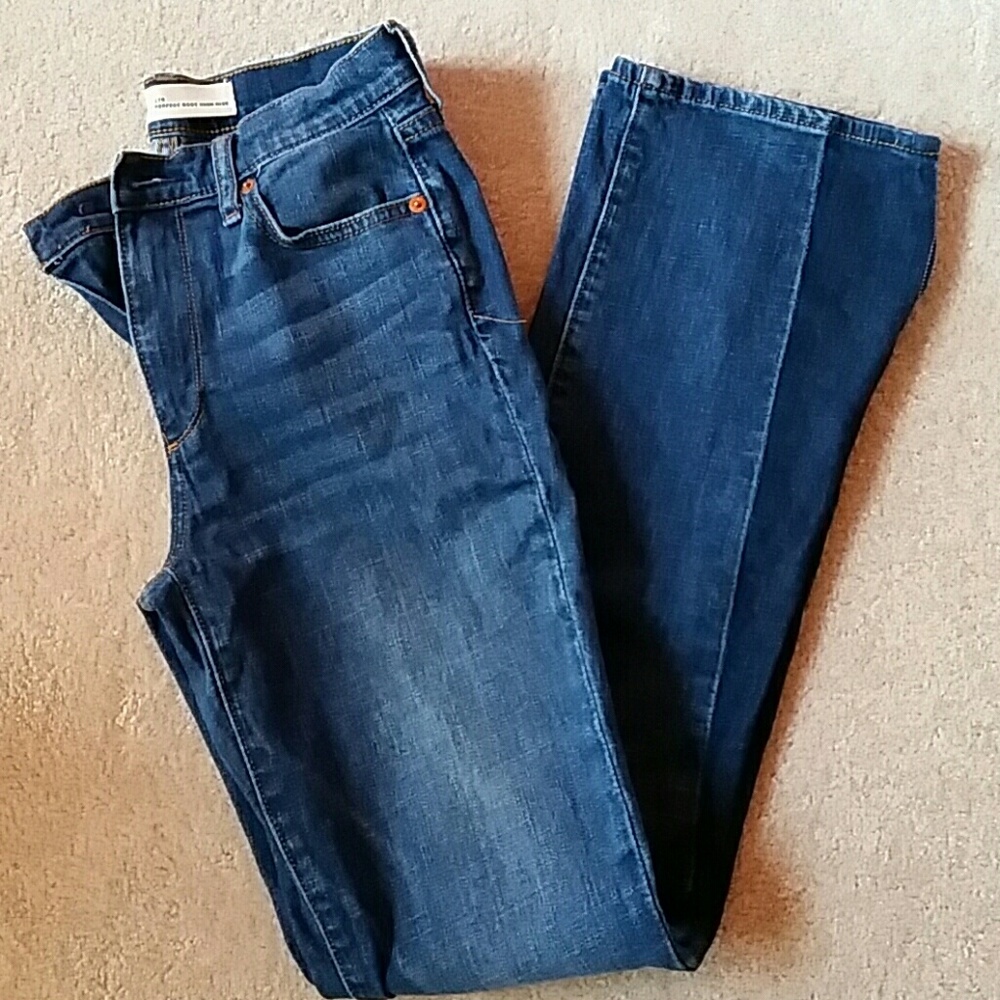 Adorable Gap high rise boot cut jeans w/ankle slit